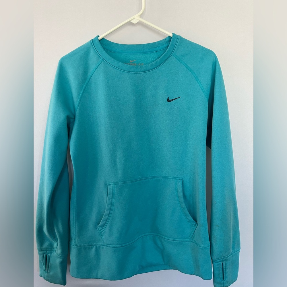 Nike women’s medium thermafit sweatshirt gently used